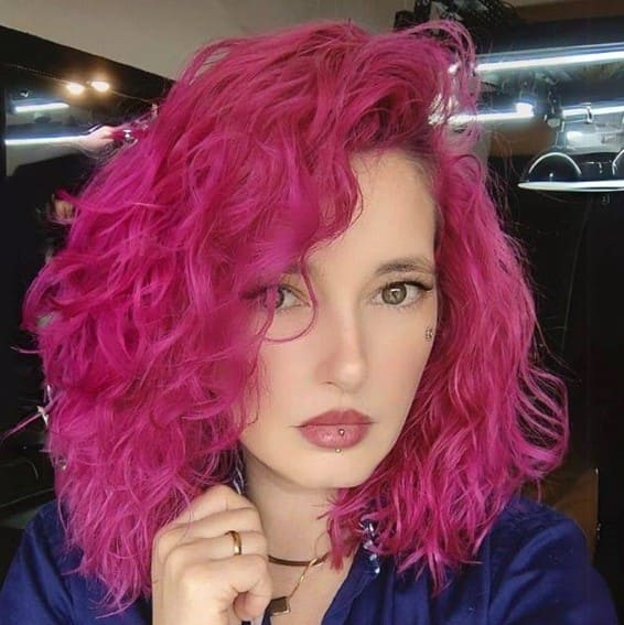 Bia Rosa Especialista em curvaturas: domina técnicas específicas para cachos, crespos e ondulados.